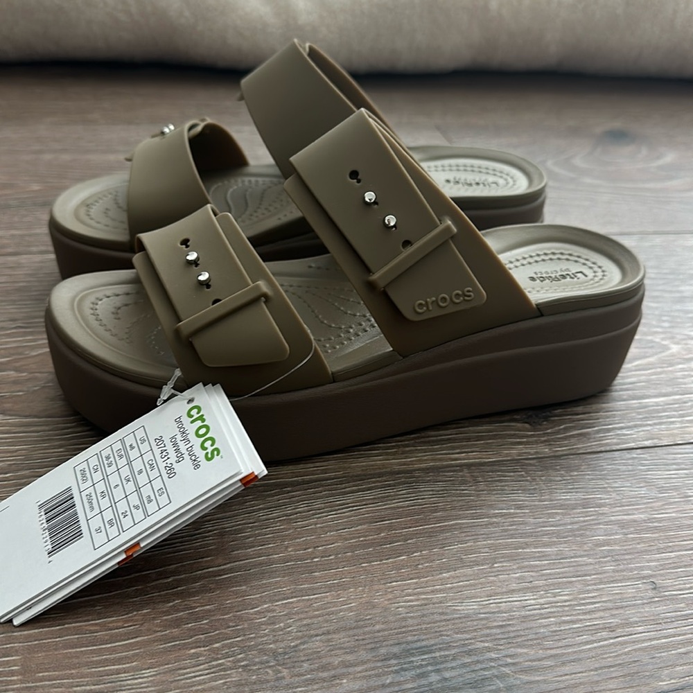 Crocs Brooklyn lift sandals